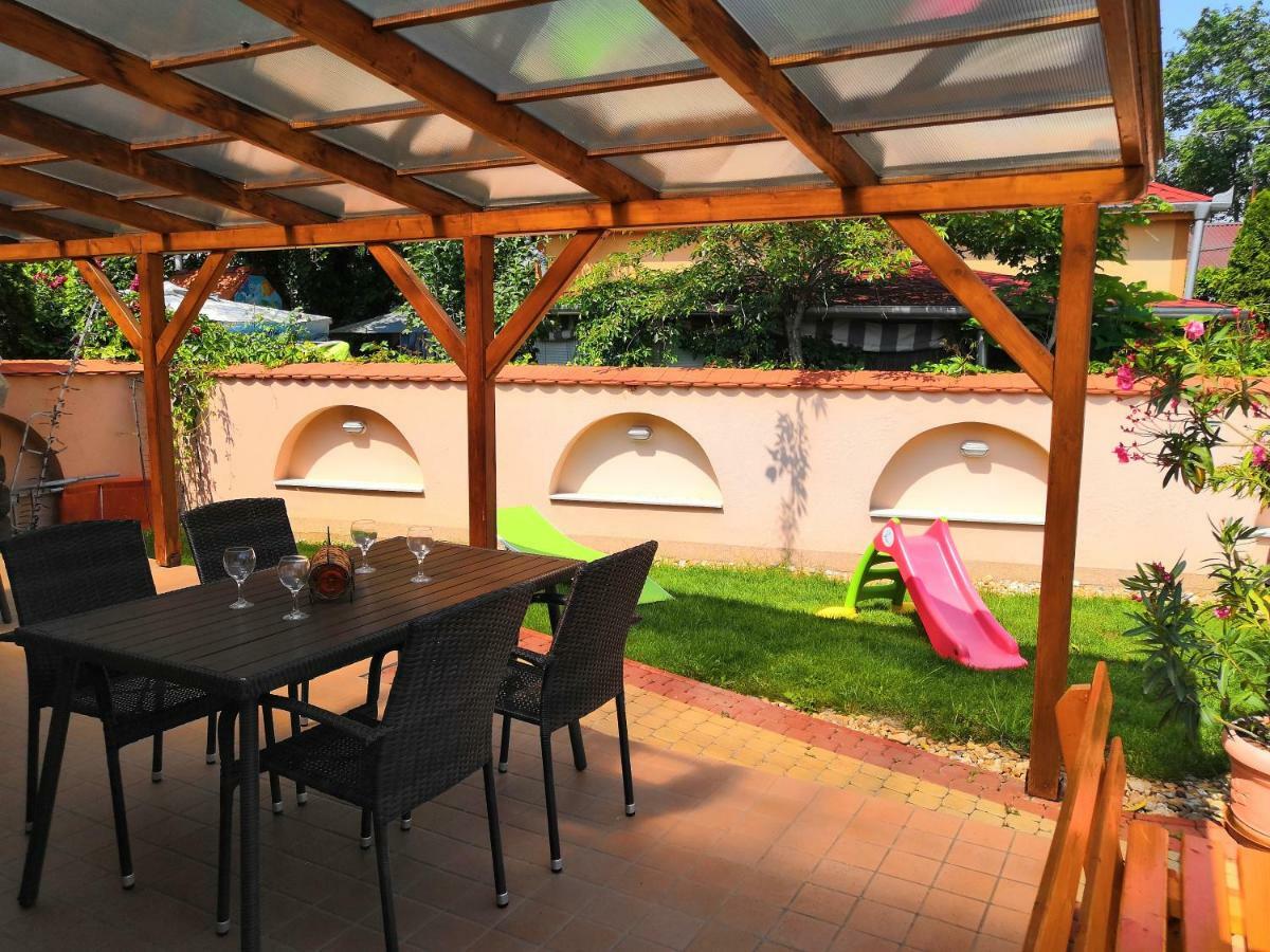 Aqua Azur Apartman Hajdúszoboszló Zewnętrze zdjęcie